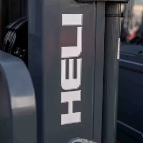 Empilhadeira a Combustão Contrabalançada Heli